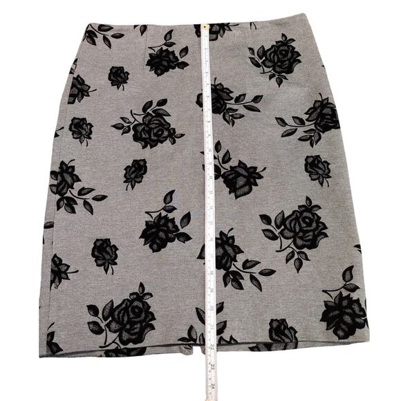 Premise Studio Pencil Skirt Embroidered Floral Length Gray Womens Size 10 - Picture 7 of 9